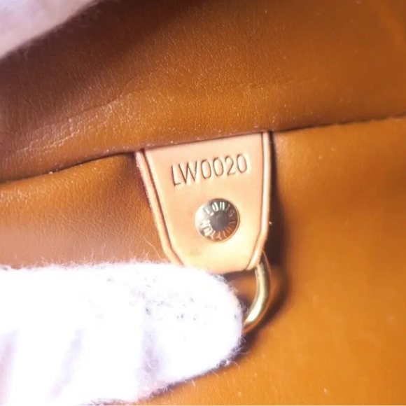 Authentic Louis Vuitton Vernis Houston Shoulder Bag  made in France 🇫🇷 - Picture 13 of 16